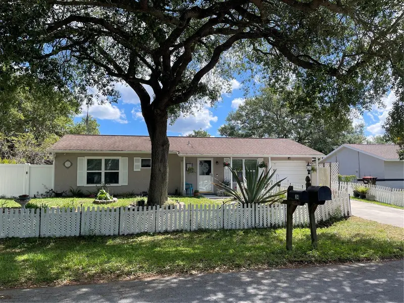 35 Hickory Track Way, FL