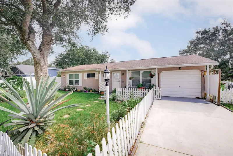 35 Hickory Track Way, FL