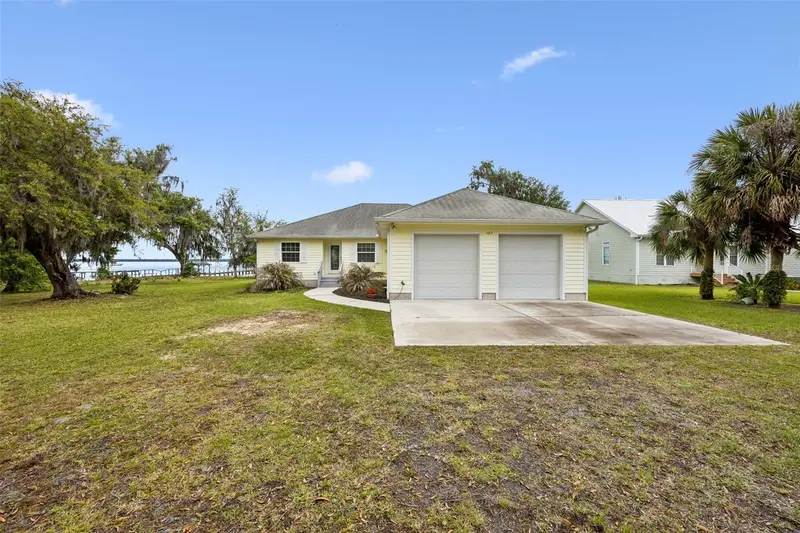 102 Sandra Ln, FL