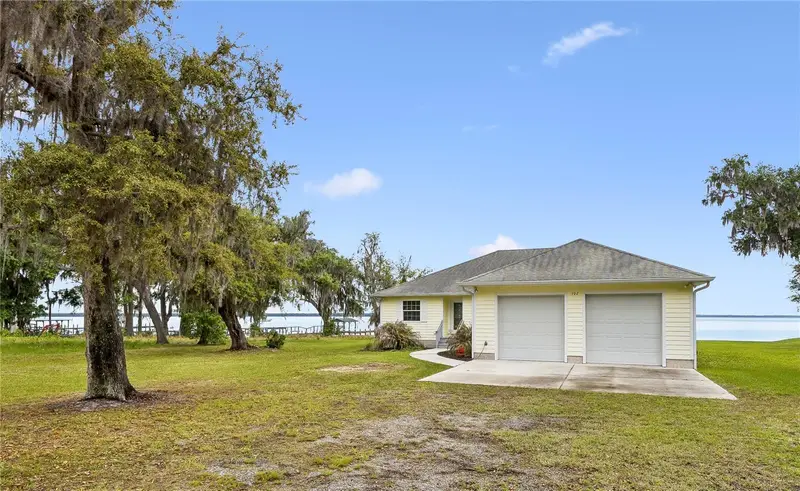 102 Sandra Ln, FL