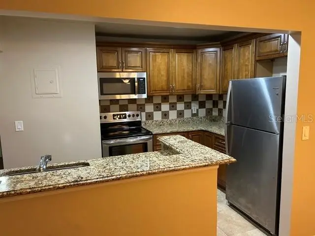 130 Jasmine Woods Ct #9b, FL