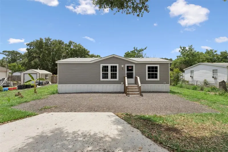 36 Candlelight Dr, FL