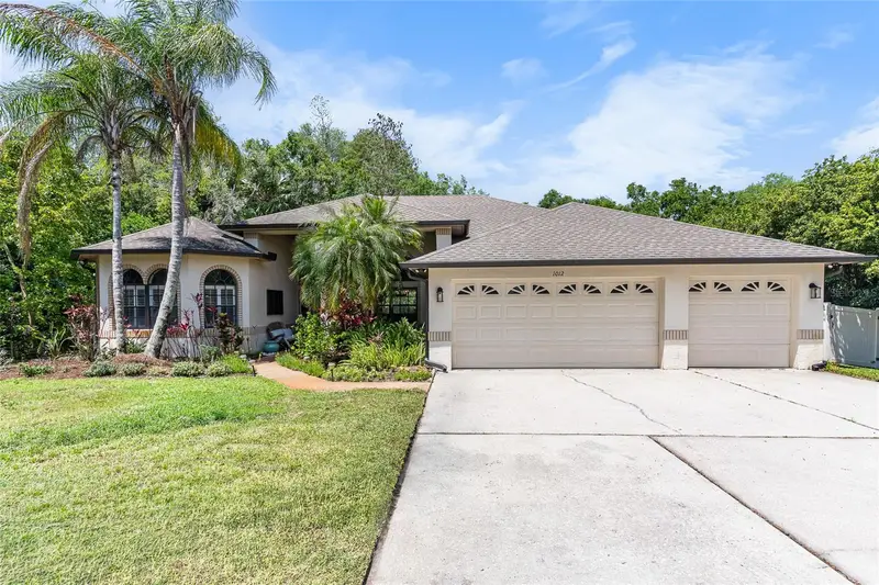 1012 Kingsborough Gardens Ct, FL