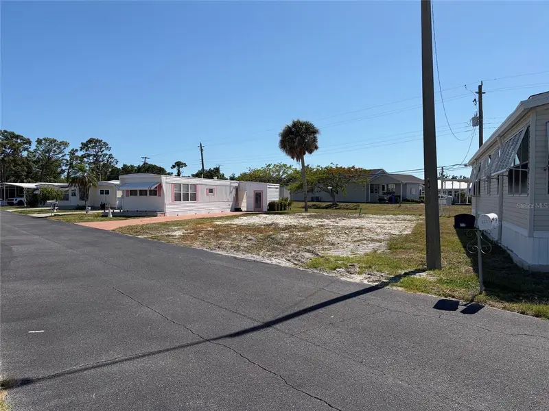 218 Outer Dr W, FL