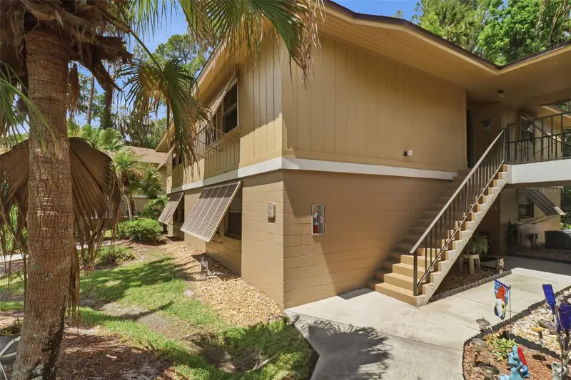 120 Hibiscus Woods Ct #9b, FL