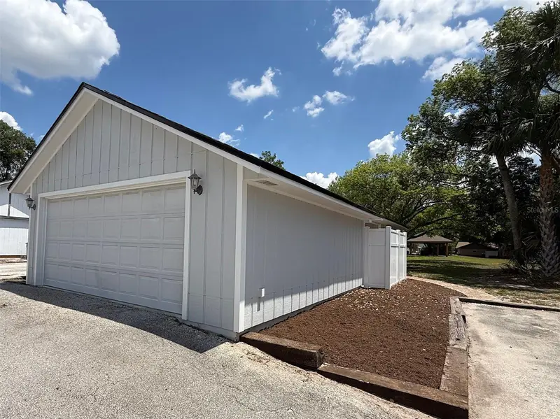 706 Lakeside Dr, FL