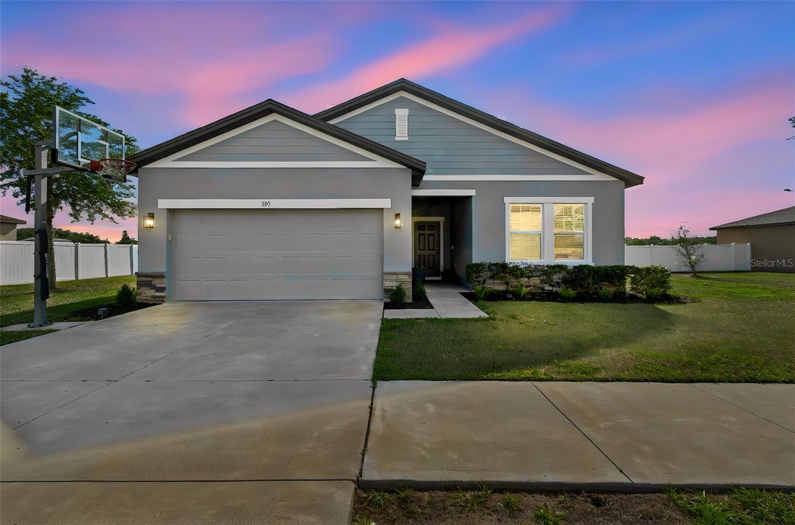705 Garden Oaks Sq, FL