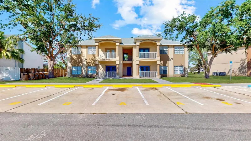 206 Majors Ln #D, FL