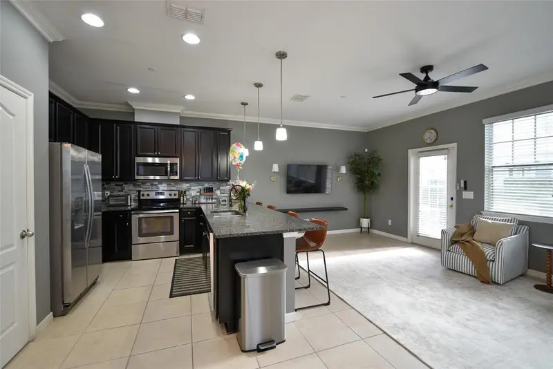 880 Taramundi Dr, FL