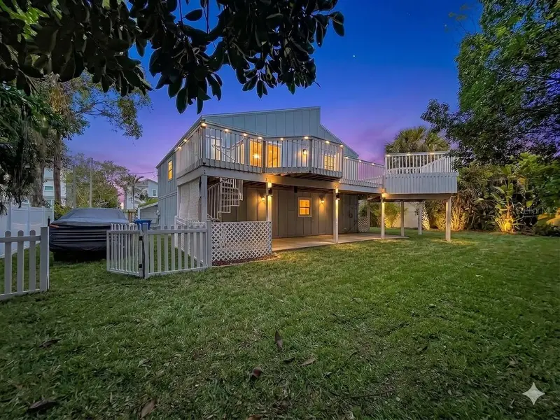 105 Peterson Ln, FL