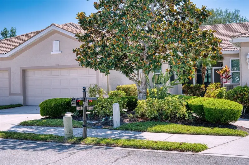8223 Simpson Falls Ct, FL