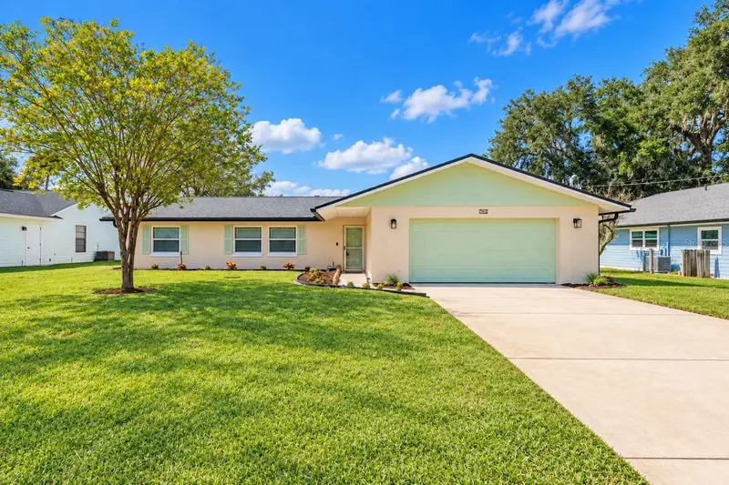 704 Green Rd, FL