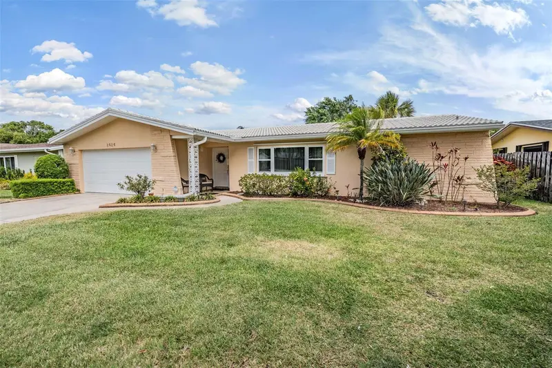 2424 Fairbanks Dr, FL