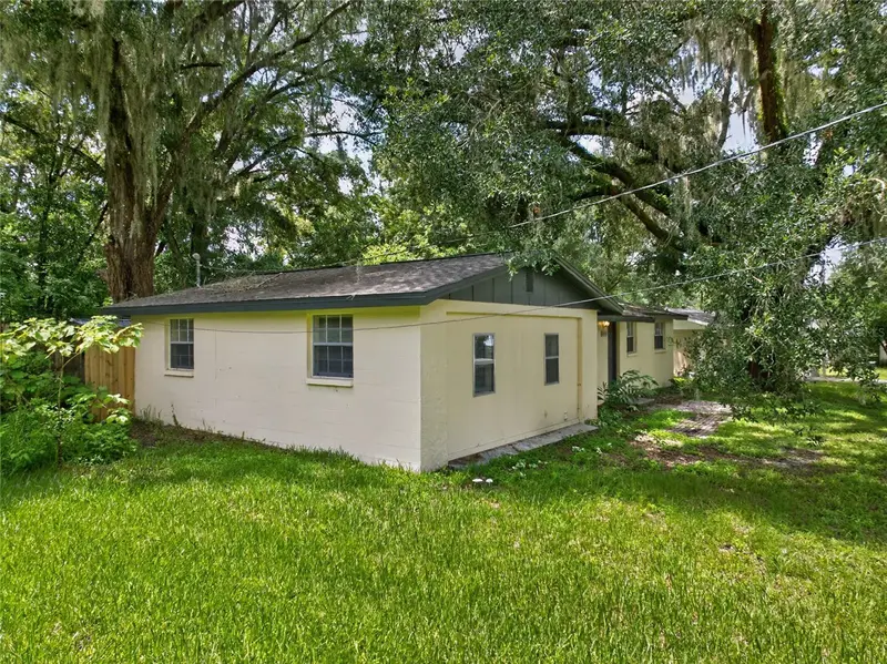 26356 Rolling Acres Dr, FL
