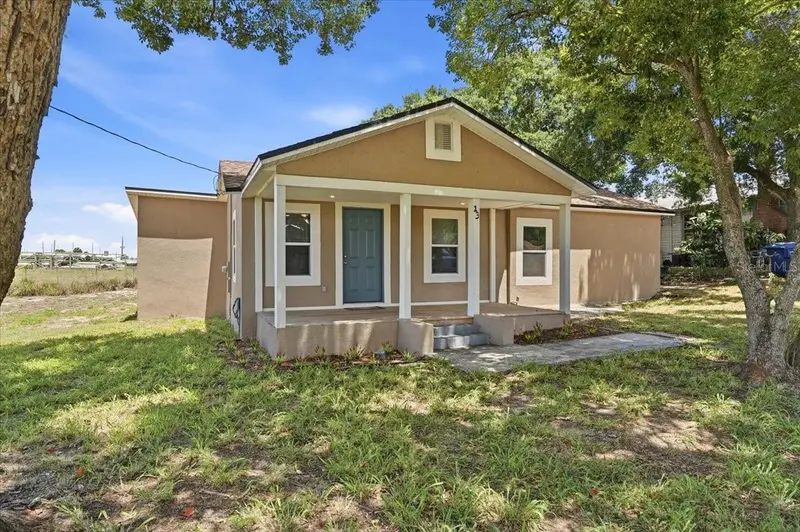 13 E 8th St, FL