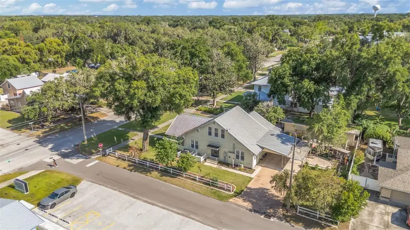 805 S Broadway Ave, FL