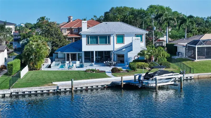 7689 Cove Ter, FL
