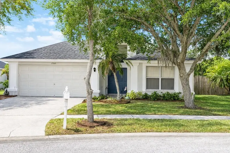 27606 Sky Lake Cir, FL