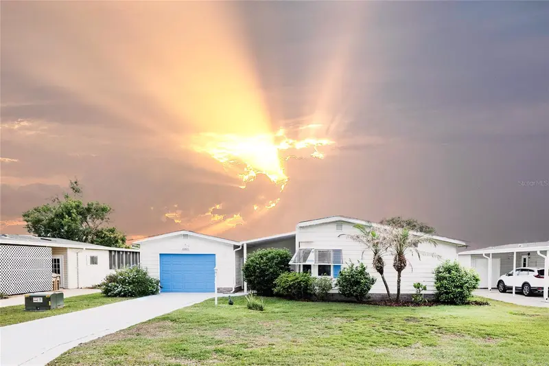 24927 Pine Hl, FL