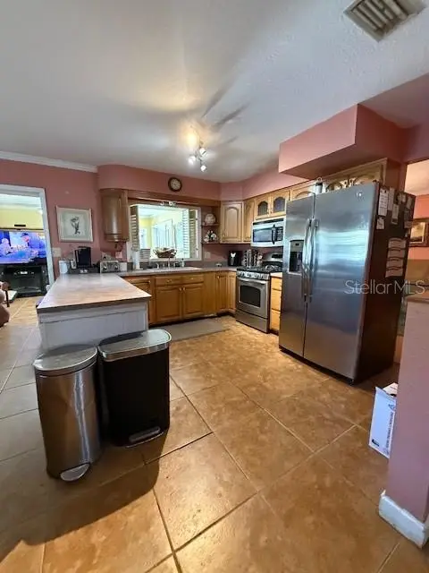 1700 Country Club Rd N, FL