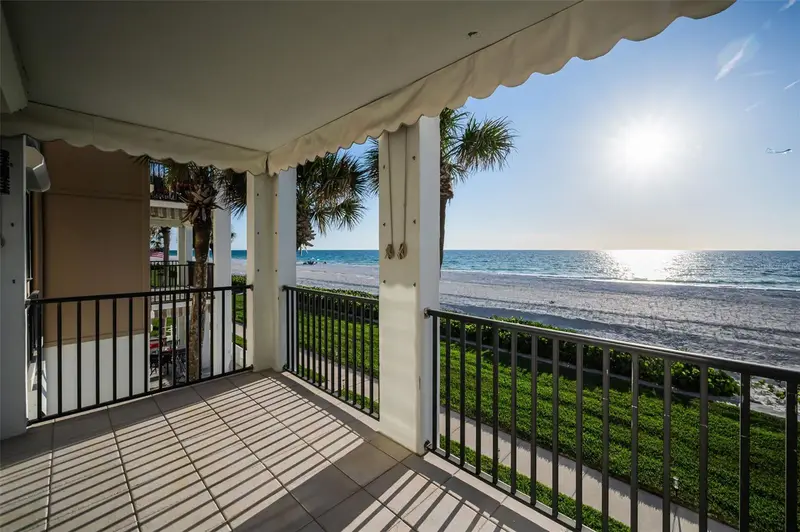 2500 Gulf Blvd #204b, FL