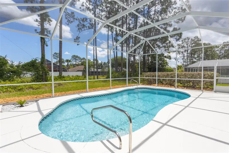 11 Edgewater Dr, FL