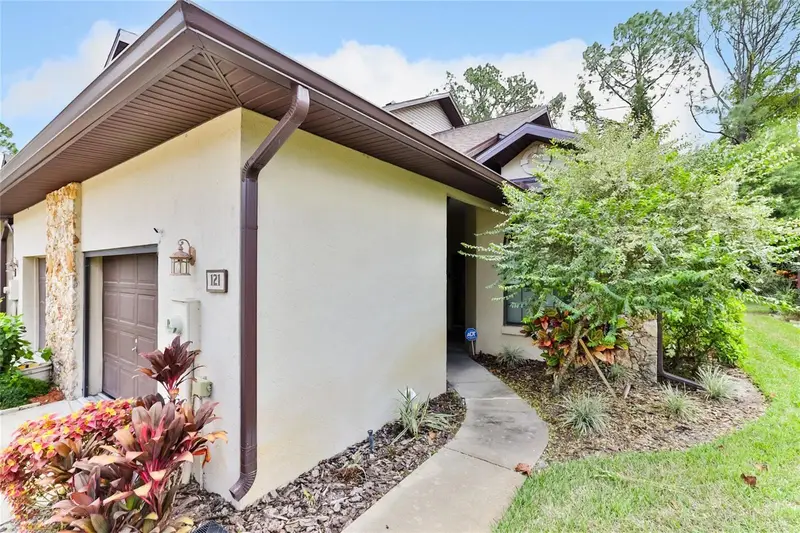 121 Dovecote Ln, FL