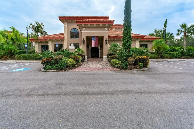 7702 Lake Vista Ct #204, FL