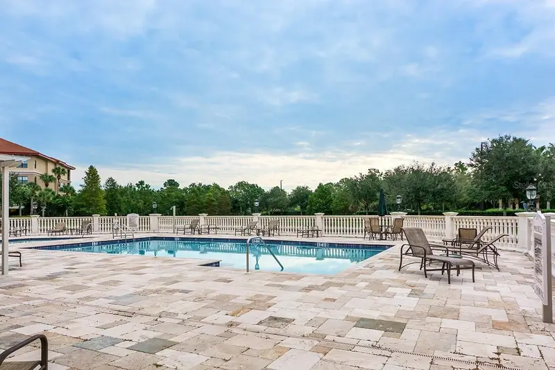 7702 Lake Vista Ct #204, FL