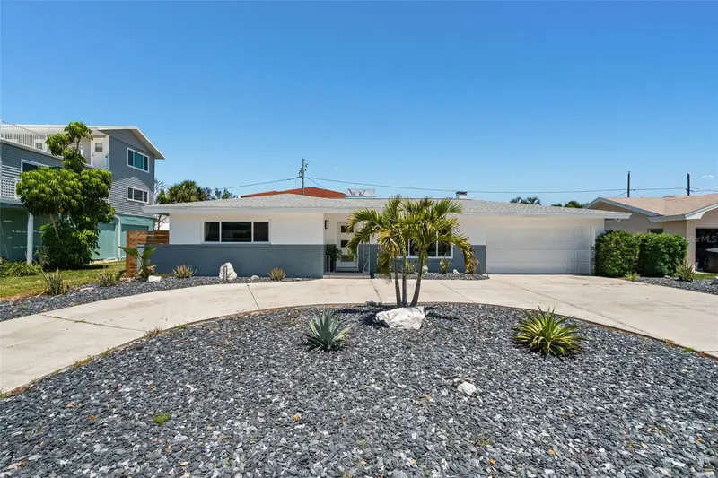 2671 W Bay Isle Dr Se, FL