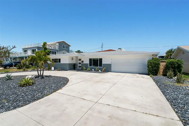 2671 W Bay Isle Dr Se, FL