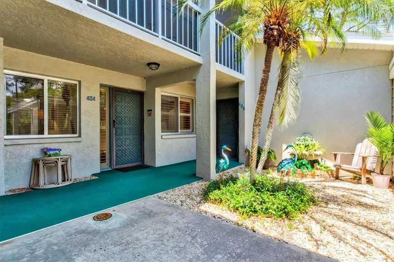 404 Pinebrook Cres #4, FL