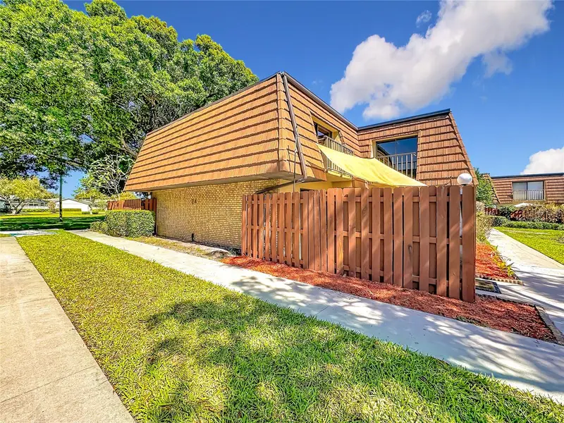 1458 N Lawnwood Cir #24a, FL