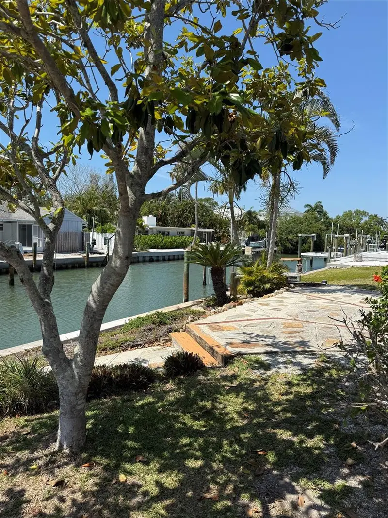 541 De Narvaez Dr, FL