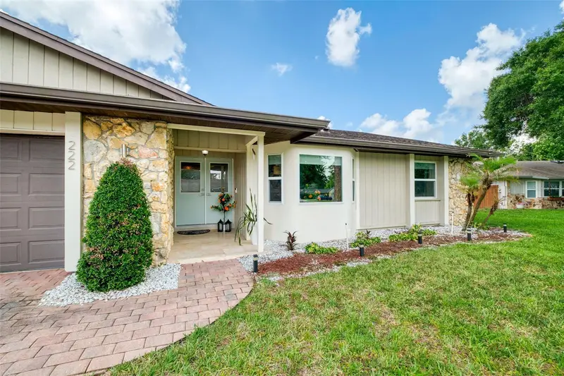 222 W Cottesmore Cir, FL