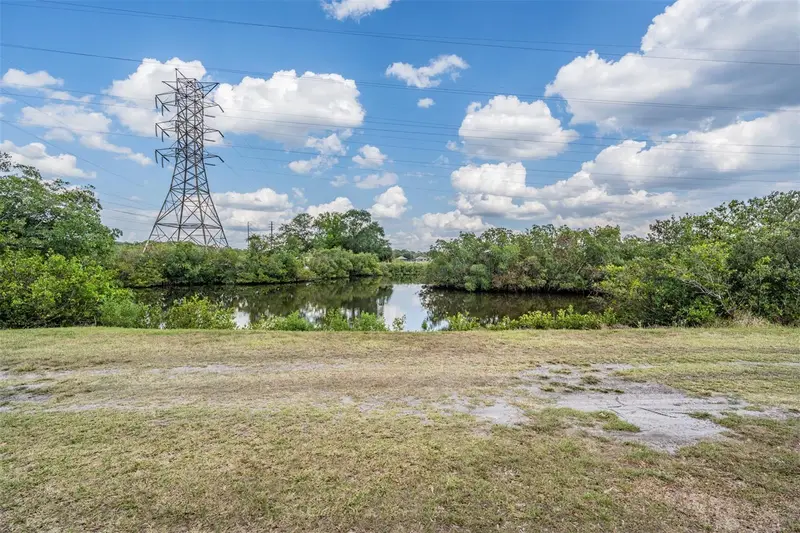 307 Country Club Dr, FL