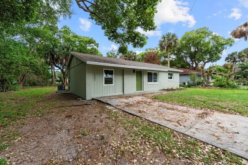 1087 Swan St, FL