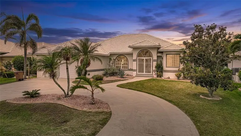 632 Monaco Dr, FL