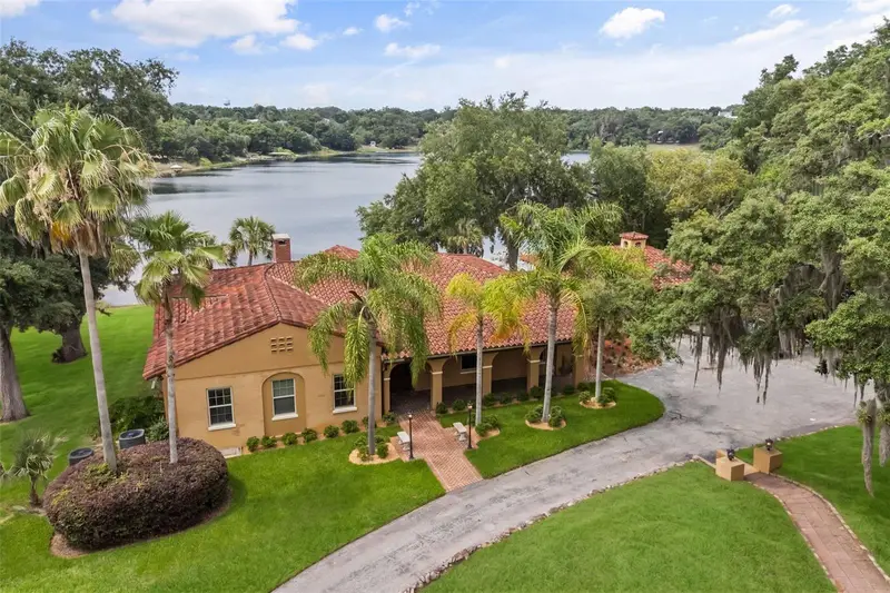 1909 Country Club Dr, FL
