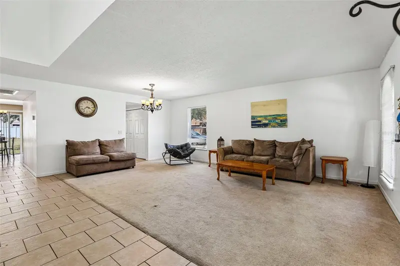 274 Jocelyn Dr, FL