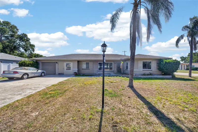 219 S Saturn Ave, FL