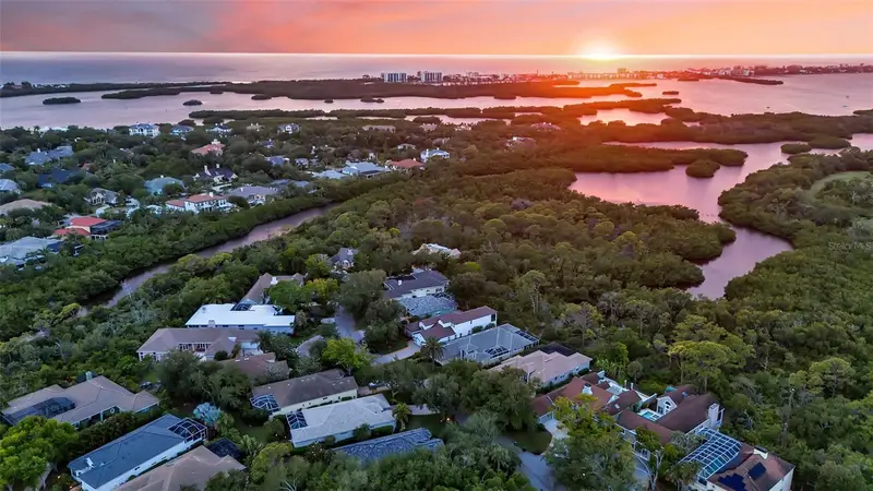156 Bishops Court Rd, FL