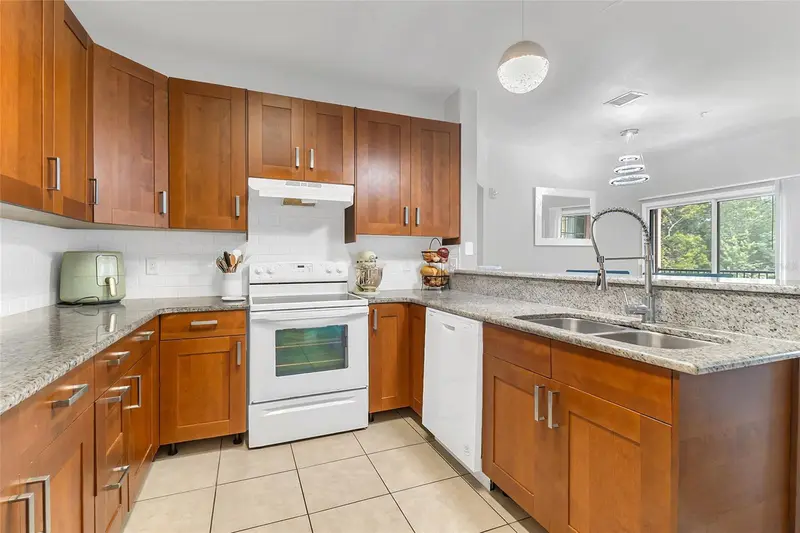 1995 Erving Cir #208, FL