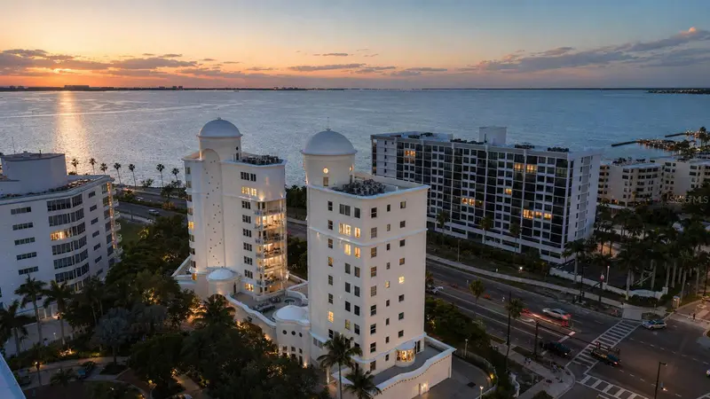 128 Golden Gate Pt #202a, FL