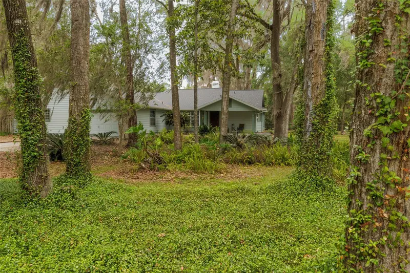 818 Nw 202nd St, FL