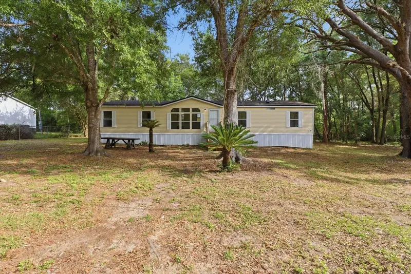 2565 E North St, FL