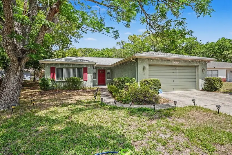 12706 Whisper Cir, FL