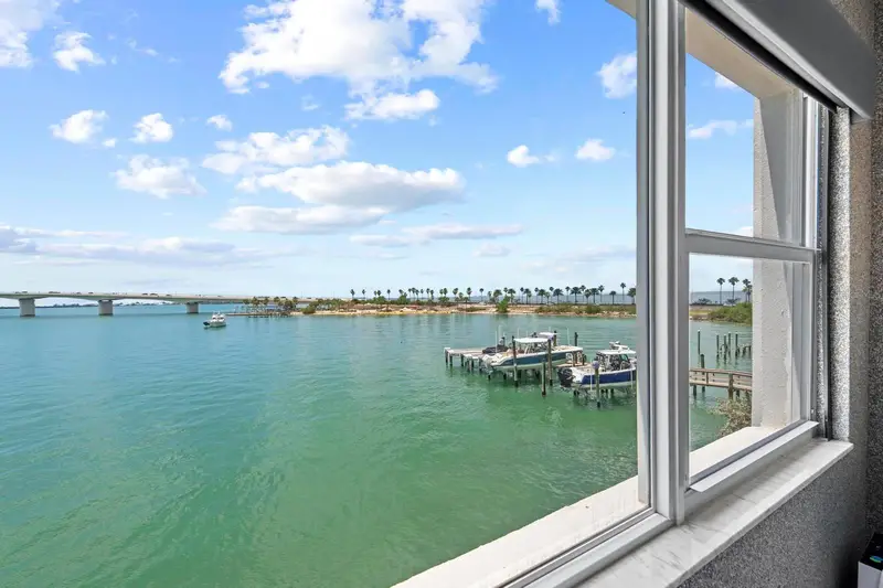 226 Golden Gate Pt #33, FL