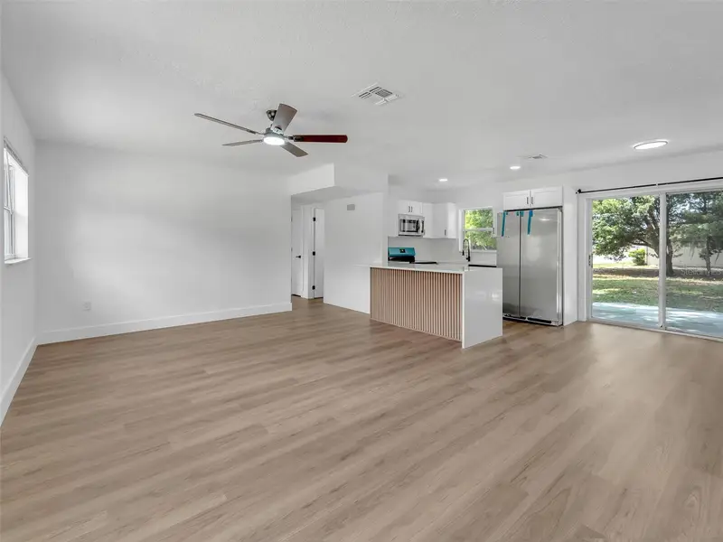 900 Jamela Dr, FL