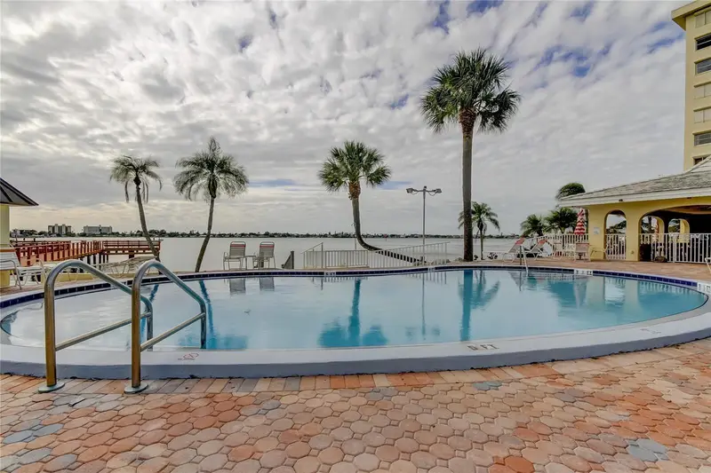 4700 Cove Cir #107, FL